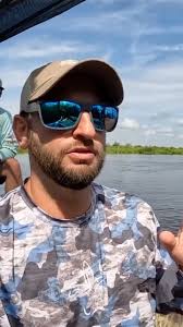 Catching shrimp out of a roadside ditch with dog food as bait?! 👀🦐  #shrimp #dogfood