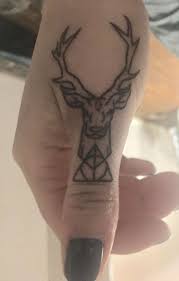 Harry Potter Tatowierung Hirsch Patronus U Die Heiligtumer Des Todes Tatowierung Harry Potter Tattoos Tattoos Harry Potter Tattoo