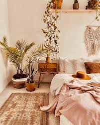 Bohemian style is a popular way to express your inner hippie. ð™¿ðš'ðš—ðšðšŽðš›ðšŽðšœðš ðšŒðš˜ðšŒðš˜ ðš›ðš˜ðšœðšŠðš•ðš'ðšŽ Chic Bedroom Decor Bohemian Chic Bedroom Chic Bedroom