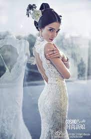 On the arrival of the sedan at the wedding place, there would be music and firecrackers. Beautiful Pairing Of This Lovely White Lace Wedding Gown With A Modern Take On Traditio Asian Wedding Dress Chinese Wedding Dress Traditional Wedding Dresses