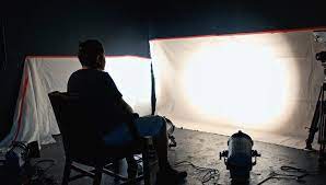 How Cinematographer Roger Deakins Uses The Cove Light Cinematic Lighting Cinematography Lighting Cove Lighting