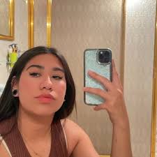 Vanessa Estrada🕸 (@flamegirll_)