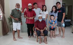 Jun 26, 2021 · jennifer berkata botol itu dijumpai ketika menyelam di sungai cheboygan untuk membersihkan bahagian bawah kapalnya pada 18 jun lalu. Bahagia Kekayaan Apabila Bersama Keluarga Ebit Lew Rai Tahun Baharu Cina Astro Awani