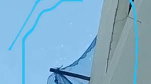 Video berdurasi 43 detik itu diposting di youtube oleh akun journey 2 jannah, 25 november lalu. Detik Detik Penampakan Benda Asing Mirip Ufo Terbang Di Langit Bandung Bmkg Bukan Fenomena Meteorologis Era Id