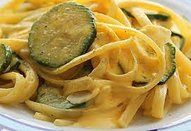 2 cucchiai di olio extravergine di lavare bene le zucchine e tagliarle a metà nel senso della lunghezza. Pasta Zucchine E Crema Allo Zafferano