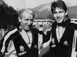 Sono tanti gli sportivi che negli ultimi anni hanno fatto ricorso al trapianto di capelli, come ad esempio antonio conte, wayne rooney ed altri. Antonio Conte Il Tottenham Le 2 Mogli Crozza I Capelli Il Tamburello King Kong 10 Curiosita Sul Tecnico Che Torna In Premier Corriere It