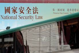 《中华人民共和国香港特别行政区维护国家安全法》，簡稱香港国安法 、港区国安法 或港版国安法 ，是中華人民共和國法律，于2020年6月30日由全國人民代表大會常務委員會通过 ，同日以全国性法律形式纳入《香港特别行政区基本法》附件三中，在香港特别行政区公布实施 。 æ¸¯åœ‹å®‰æ³•é€±å¹´ é€šéŽå³åŸ·è¡ŒåŒ—äº¬å‡ºæ‰‹ ä¸€åœ‹å…©åˆ¶ æ„›åœ‹æ‰å¯æ²»æ¸¯ Ettodayå¤§é™¸æ–°èž Ettodayæ–°èžé›²