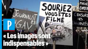 Les manifestants ont défilé pour mettre en avant les valeurs de la gauche, et dénoncer l'extrême droite. Marche Des Libertes Des Dizaines De Milliers De Manifestants A Paris Youtube