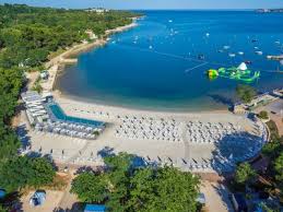 Johns hopkins university) unter der kritischen marke von 50. 10 Campingplatze Mit Sandstranden In Kroatien Adriacamps