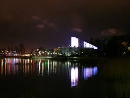 The big white finlandia hall, designed by the famous modernist architect alvar aalto, is a distinctive concert hall. Helsinki Finlandia Halle Bei Nacht Foto Bild Europe Scandinavia Finland Bilder Auf Fotocommunity