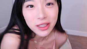 kcf9.com-Pornhub高颜值人气韩国正妹「Elle Lee」【第17弹】第一次用油涂满全身自慰喷水- 国产高清- 花季影院