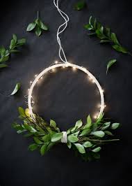 Diy Wireless Twinkle Wreath The Uncommon Common Law Diy Weihnachten Kranz Ideen Und Weihnachten