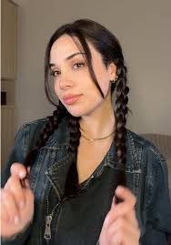 Effortless Messy Bun Hairstyle Tutorial for Wavy and Curly Hair