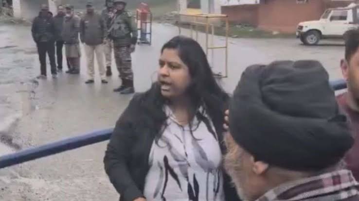 देश के जवान भाई, मुझे माफ कर दो', 'We are Gen Z' कहने वाली पर्यटक ने सेना से मांगी माफी - India TV Hindi