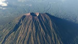 Peminatnya bukan cuma turis domestik, namun juga mancanegara. Inilah Daftar Gunung Berapi Paling Berbahaya Di Dunia 2 Gunung Ada Di Indonesia Halaman All Surya Malang