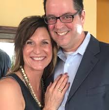 What hair salons in Alexandria, VA can trim 100% natural hair?