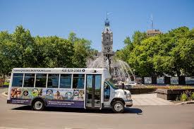 Car la lune sera à seulement 356 509 km de la terre, contre une distance moyenne de 384 400 km. Excursion En Petit Groupe Dans La Ville De Quebec Et A La Chute De Montmorency Quebec Ville 2021
