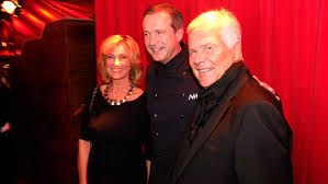 Um die jahrtausendwende kam es zum bruch zwischen den brüdern, hans rudolf wöhrl zog sich 2002 aus der geschäftsführung zurück, verkaufte seine. Palazzo Feiert Premiere Und Verzaubert Wohrl Und Co Nurnberg Nordbayern De