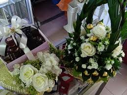 Putih bermakna kesucian dan bersih, warna ini sesuai untuk majlis akad nikah tema putih. May Florist Hantaran One Set To Go Gabungan Sirih Facebook