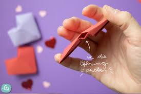 Alle vorlagen die eine blaue überschrift haben sind für die laubsäge, die vorlage kann auf papier ausgedruckt und dann auf das holz übertragen werden. Romantisches 3d Herz Basteln Origami Vorlage Wunderbunt De
