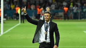 Luis enrique, que defendió la camiseta azulgrana durant 8 temporadas, es el nuevo entrenador del fc barcelona / luis enrique, que va defensar la samarreta blaugrana durant 8 temporades, és el nou. Background Barcelona S Luis Enrique Back At Roma Uefa Champions League Uefa Com