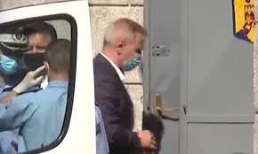 Liviu dragnea, fost președinte psd românia, a solicitat și a primit o zi de permisie din penitenciarul rahova, unde execută o pedeapsă de 3 ani și 6 luni de închisoare, relatează g4media.ro citând. Liviu Dragnea La Un Pas SÄƒ Paralizeze In Inchisoare Stiri Diaspora