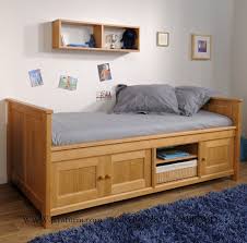 Ada banyak sekali model dan macam furniture tempat tidur tingkat kayu khusus untuk anak, beberapa di antaranya kita beli karena terkadang furniture lama sudah tidak awet bahkan malah roboh, selain membahayakan keselamatan buah hati, akan boros juga jika terus membeli furniture dan menggantinya dalam waktu yang singkat. Desain Tempat Tidur Anak Modern Kayu Jati Jayafurni Mebel Jepara Interior Design Bedroom Small Bed Design Bed Frame With Storage