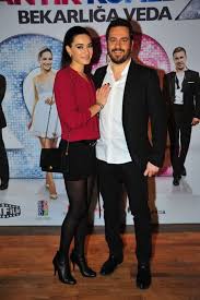 Hande subaşı 2012 yılında iş adamı can tursan ile hayatını birleştirmişti.4 yıllık eşi iş adamı can tursan'dan anlaşmalı olarak mart ayında boşanmıştır.şimdilerde altuğ leblebici'yle aşk yaşamaktadır. Hande Subasi And Can Tursan Dating Gossip News Photos
