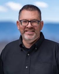 Grant Hewitt's Instagram, Twitter & Facebook