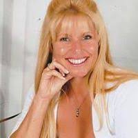 Penny Harms's Instagram, Twitter & Facebook