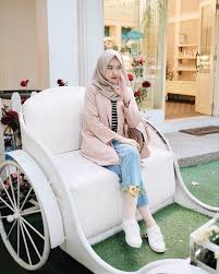 Dec 15, 2019 · fashion remaja gaya berpakaian cewek gaul jaman sekarang style model baju jaman sekarang untuk wanita desain baju muslim remaja jaman sekarang anak muda yakni masa masa dimana kanak kanak mulai berkembang kembang menjadi lebih berusia 40 gambar desain baju muslim remaja tren 2019 remaja adalah masa masa penting dimana manusia mengalami transformasi dari anak anak ke dewasa dan pada masa 10 Gaya Hijab Kece Yang Wajib Kamu Intip Dan Bakal Trend Tahun 2019