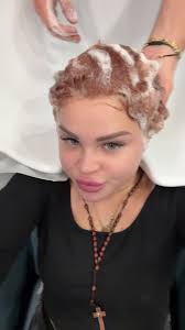 Shampoo e Styling con Pietro: La Magia di Forma e Colore