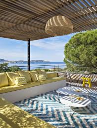 Une Maison En Corse Aux Couleurs De La Mediterranee Planete Deco A Homes World Maison De Vacances Maison Corse Salon De Jardin Exterieur