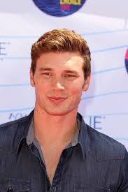 Derek Gibson's Instagram, Twitter & Facebook