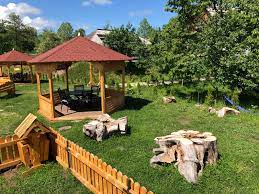 Pensiunea ofera cazare in maramures, pe plaiurile budestiului. Soare N Maramures Cazare Maramures Pensiune