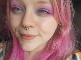 Introduction of Ellie from Canada, sharing personal interests and music  preferences