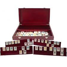 Descubrí la mejor forma de comprar online. Comprar Maletin Rummy Profesional 6 Jugadores De Aquamarine Games Kidylusion