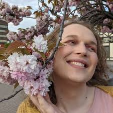 Emily Arnott (@EmilyArnott8)