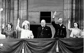 Erzsébet királynő a hétvégén különleges emléket osztott meg a rajongóival: Ii Erzsebet Utcaink Nem Uresek Tele Vannak Az Egymas Iranti Szeretettel Es Torodessel Royal Sztorik Kiralyi Kronikak