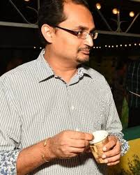 Piggy" killed in Maraval shooting and a couple later robs the victims. News  coming to us at this time is that two people died following the shooting  inside a Mercedes Benz outside