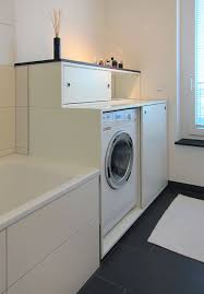 Er ist dadurch sehr robust, stabil. Schrank Fur Die Waschmaschine Im Bad Modern Badezimmer Koln Von Hansen Innenarchitektur Houzz