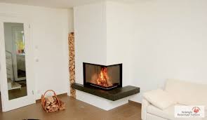 Eck Saule Heizkamin Mit Naturstein Feuertisch Und Gemauerter Holzlege Kamin Ofen Fireplace Www Ofenkunst De Kamin Wohnzimmer Heizkamin Kamin