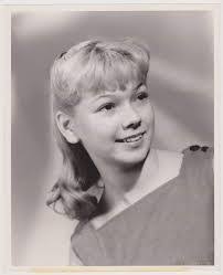 Elizabeth Burnham's Instagram, Twitter & Facebook