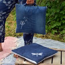 Schnelle lieferung große auswahl garantierte sicherheit. Upcycling Diy Nahanleitung Fur Picknick Kissen Aus Alter Jeans Mit Decke Seaside Cottage