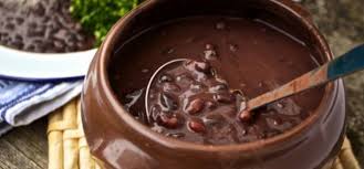 Adicione a polpa de tomate e todo o conteúdo da lata de feijão. Receita De Feijao Preto A Brasileira