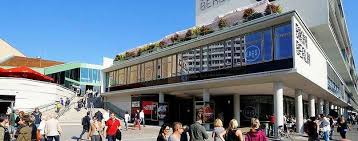 If you're hungry after a shopping trip through the bikini haus, there's no need for a long walk. Berlin Charlottenburg Restaurantpleite Im Bikini Haus Bezirke Berlin Tagesspiegel