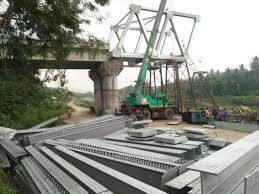 Jembatan kayu di atas kolam ikan. Infopublik Pengerjaan Jembatan Kuranji Dilanjutkan