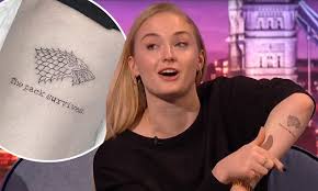 Sophie turner got this infinite triangle tattoo on her upper left arm in july 2018. Sophie Turner Defends Her New Game Of Thrones Arm Tattoo After Speculation She Spoiled Final Season Daily Mail Online