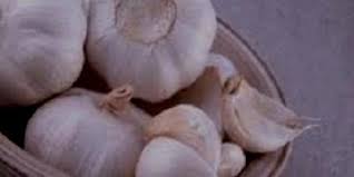 Bawang putih bukan sekadar hanya digunakan dalam masakan, tetapi melangkaui sehingga kegunaan dalam ilmu perubatan dan penyelidikan sains. 11 Khasiat Bawang Putih Untuk Lelaki Pics