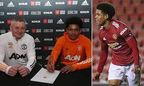 989 likes · 3 talking about this. Manchester United S Shola Shoretire Promoted To First Team After Signing First Professional Deal Daily Mail Online